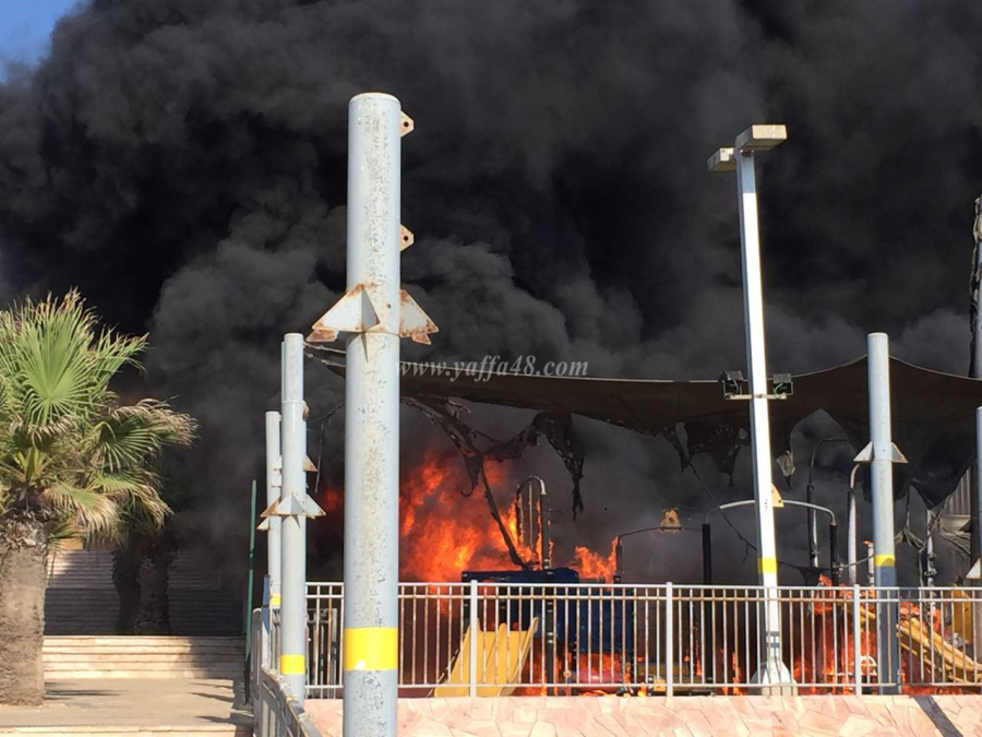 بالفيديو: حريق كبير يحصد حديقة ملاهي للأطفال بحي الجبلية دون وقوع اصابات